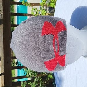 Kids reversible Under Armour knit cap, grey & red